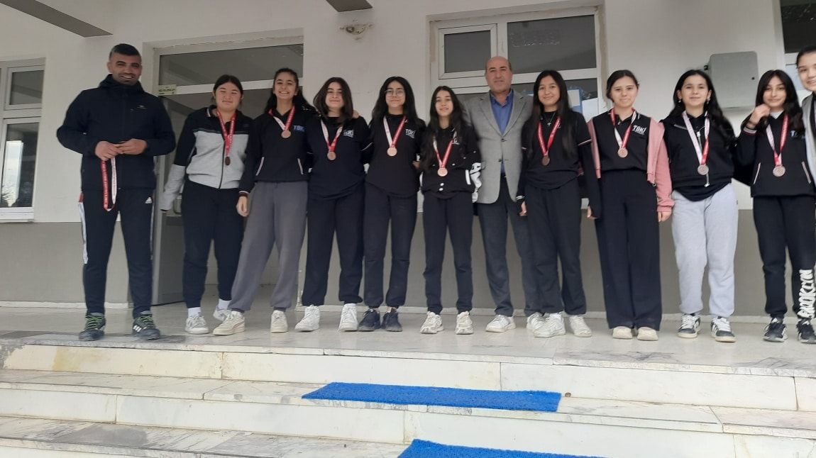 YILDIZ KIZLAR VOLEYBOL İLÇE 3. SÜ